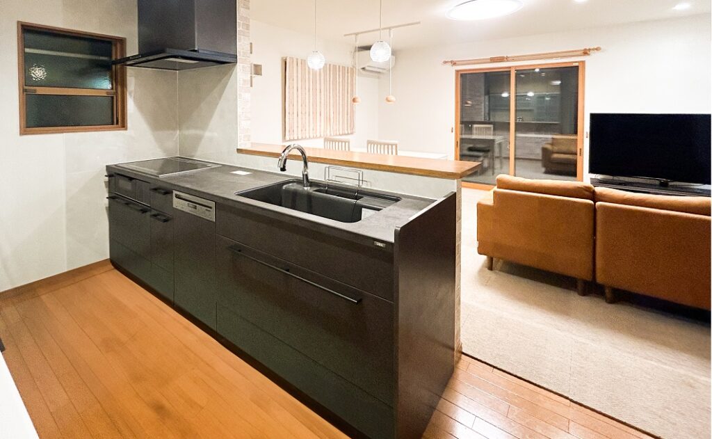 水廻り｜理想を叶えたキッチンと内装リフォームで明るくおしゃれな空間に